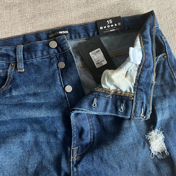 Shorts - Picture 4 of 4